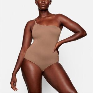Essential Skims Bodysuit Sz S/M